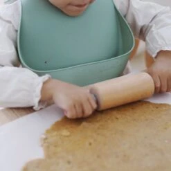 Beaba Lot De 2 Bavoirs Silicone Light Mist/sage Green -Beaba 913542 product amb 4