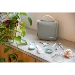 Beaba Trousse De Toilette Nomade Sage Green 9 Beaba Trousse De Toilette Nomade Sage Green -Beaba 920389 product amb 1a